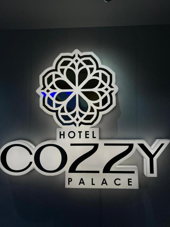 Hotel Cozzy Palace Surat Exterior foto